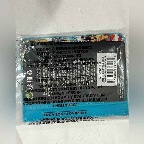 NWT Loungefly Disney’s Pinocchio Golden Book AOP card wallet - Picture 3 of 4